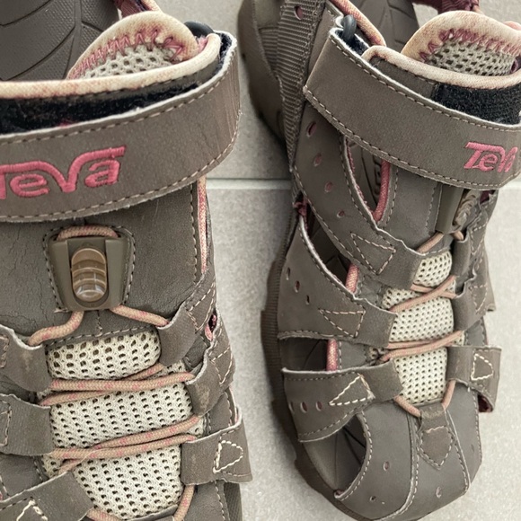 Teva Tan and Pink Athletic Sandals size 7.5 - Picture 16 of 17